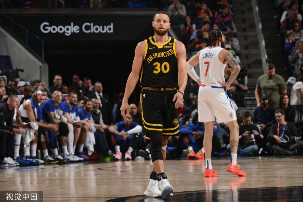 陷入困境 陷入困境