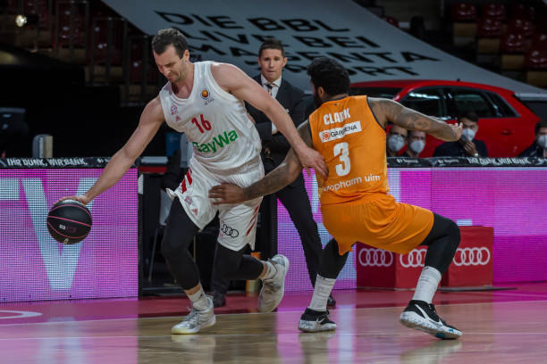 竭力通过 竭力通过