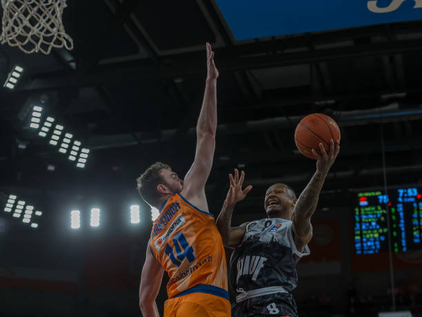 有9次犯规 有9次犯规