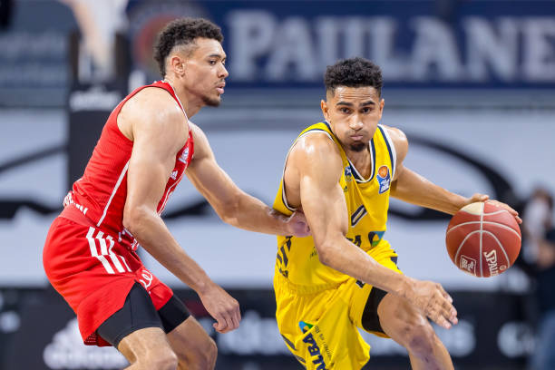 半场简讯 半场简讯